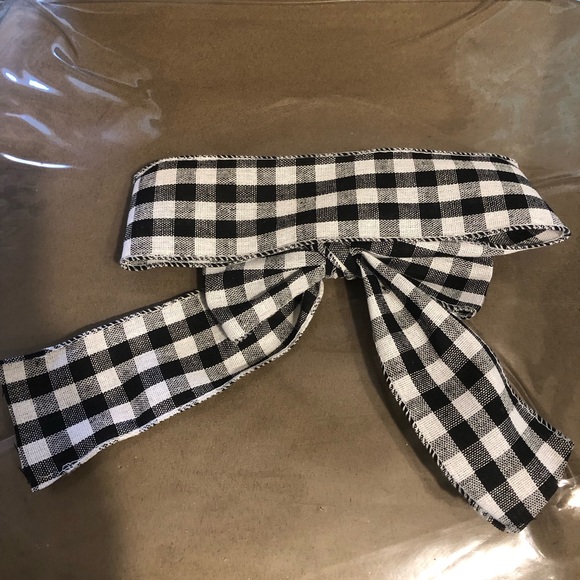 Gorgeous Black & White Bow - Picture 3 of 4